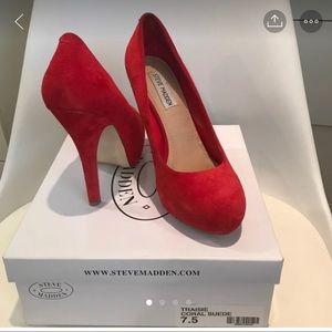 Red Steve Madden pump heel
